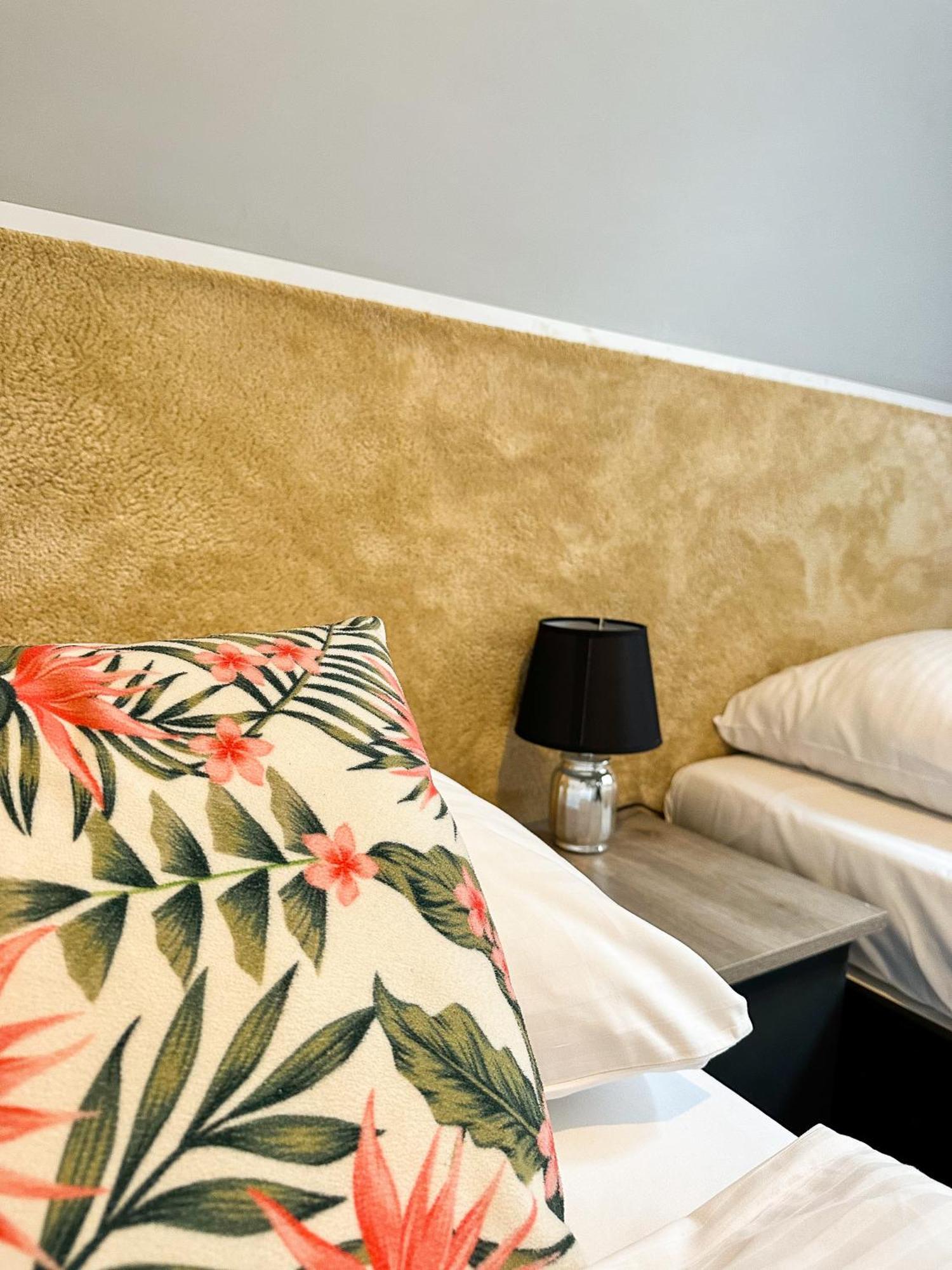Expolis Residence - City Center Mtp Targi - 24H #Betterthanyourex Poznan Bagian luar foto